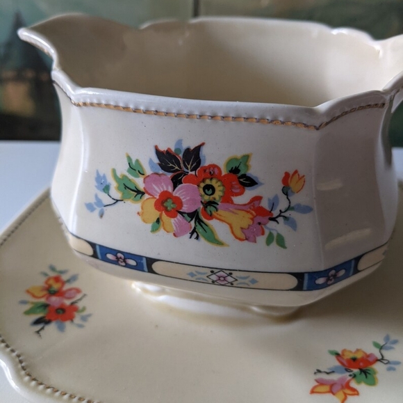 Vintage 1930s 1940s Wedgwood China Gravy Boat With Attached Under Plate - Picture 8 of 8